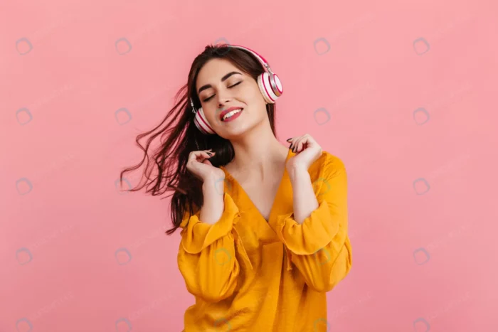 active woman with snow white smile is dancing pin crc238b8200 - title:دختر با هدفون در حال گوش دادن به آهنگ - اورچین فایل - format:JPG - استوک - sku:crc238b8200 - keywords: p_id:90369