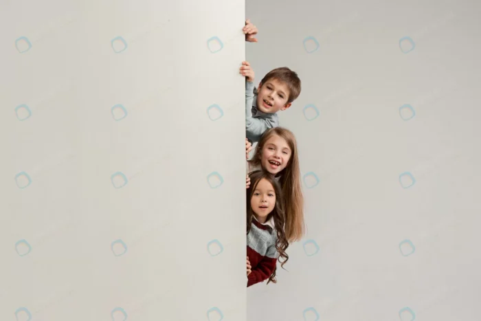 banner with surprised children peeking edge crca0cfafa7 - title:کودکان در حال نگاه کردن به لبه بنر - اورچین فایل - format:JPG - استوک - sku:crca0cfafa7 - keywords: p_id:90395