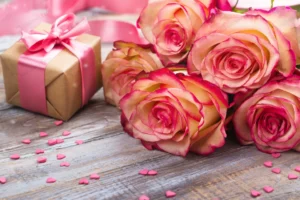 beautiful roses gift box wooden background valent crc882d8065 size19.29mb 6000x4000 - title:Home - اورچین فایل - format: - sku: - keywords: p_id:18