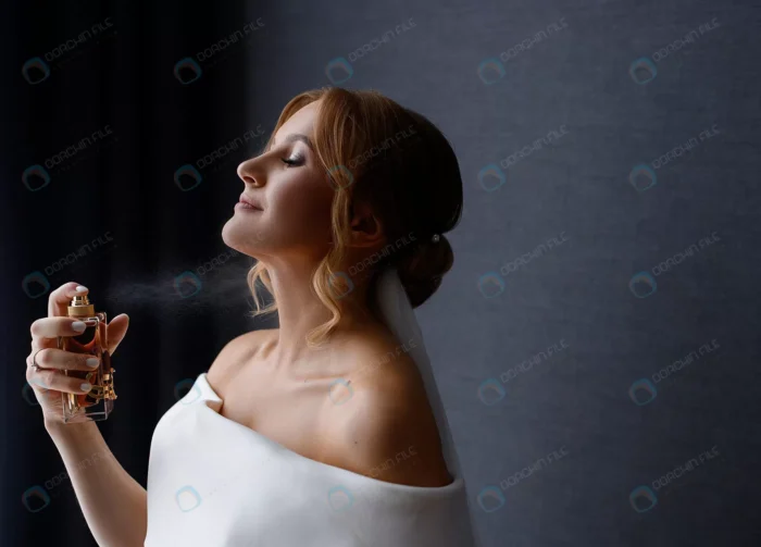 close view sexual bride with makeup hairstyle wea crce188402a - title:عکس عروس در حال عطر زدن - اورچین فایل - format:JPG - استوک - sku:crce188402a - keywords: p_id:75745