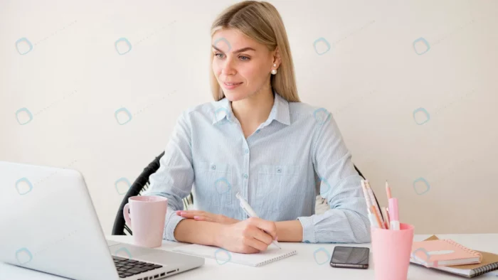 female student learning online crc617e0639 - title:دانلود عکس استوک آموزش آنلاین - اورچین فایل - format:JPG - استوک - sku:crc617e0639 - keywords: p_id:38117