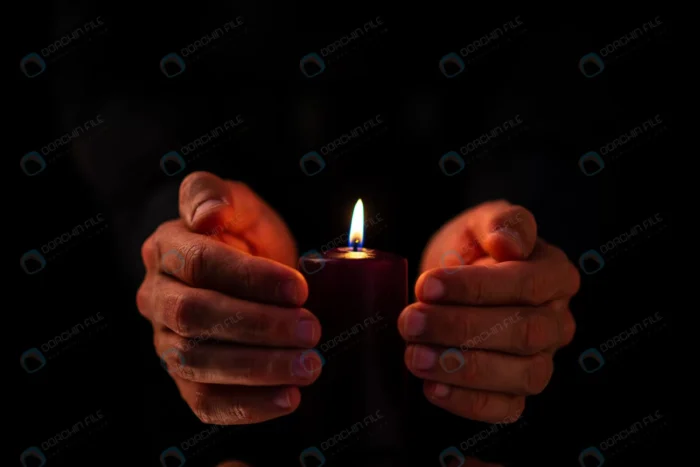 front view dark candle with male dark surface crc8d950590 - title:شمع روشن در میان دستان مرد - اورچین فایل - format:JPG - استوک - sku:crc8d950590 - keywords: p_id:65761