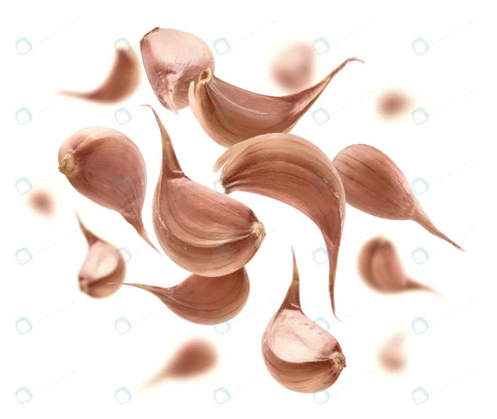 garlic cloves levitate white background crcc01098d9 - title:تصویر تبلیغاتی سیر با پس زمینه سفید - اورچین فایل - format:JPG - استوک - sku:crcc01098d9 - keywords: p_id:80647