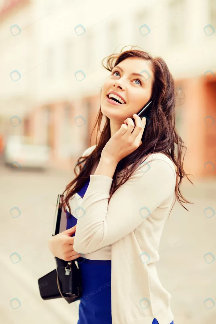 holidays tourism beautiful girl with phone touris crc505e6b87 size9.75mb 3743x5615 1 - title:استوک خانم در حال حرف زدن با تلفن همراه - اورچین فایل - format:JPG - استوک - sku:crc505e6b87 - keywords: p_id:51689