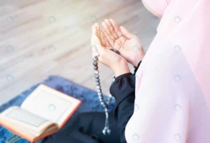 muslim woman pray with beads read quran crc6353027a size6.55mb 5631x3853 - title:Home - اورچین فایل - format: - sku: - keywords: p_id:18