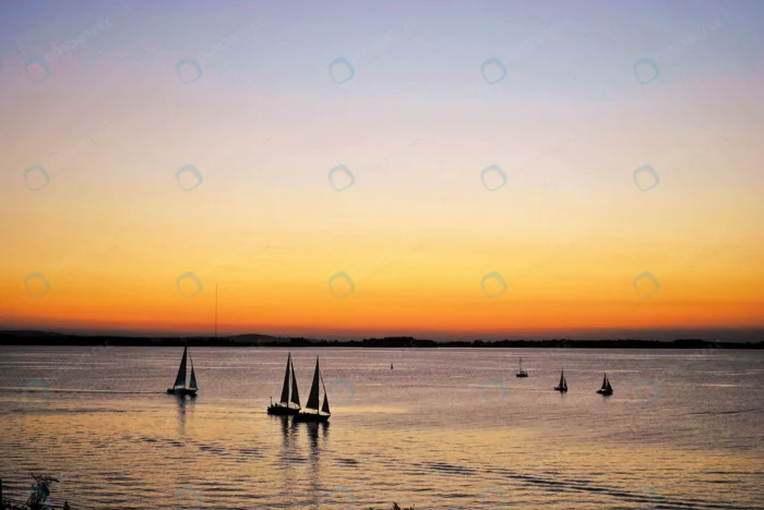 silhouettes sailing boats sea during sunset crc965df1cd - title:تصویر استوک آسمان در غروب و دریا - اورچین فایل - format:JPG - استوک - sku:crc965df1cd - keywords: p_id:53641