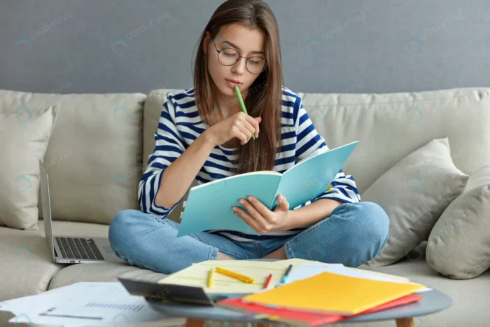 studying online concept serious young woman being crc4cc7872f - title:تصویر استوک کلاس آنلاین - اورچین فایل - format:JPG - استوک - sku:crc4cc7872f - keywords: p_id:38077