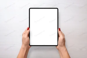 موکاپ تبلت در دست خانم