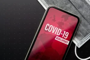 موکاپ موبایل بر روی ماسک پزشکی