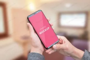 موکاپ موبایل در دست دختر