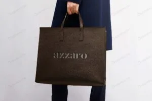 موکاپ لوگو بر روی کیف