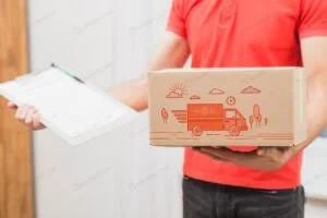 موکاپ بسته پستی در دست پسر