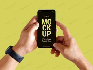 موکاپ موبایل در دست مرد