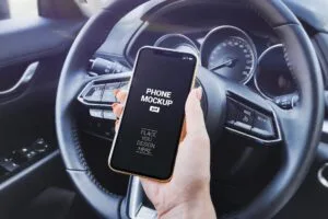 موکاپ موبایل در دست زن