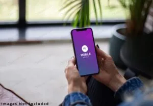 موکاپ موبایل در دست دختر