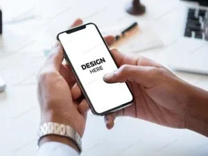 موکاپ موبایل در دست مرد