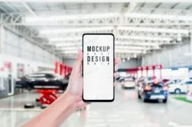 موکاپ موبایل در دست زن
