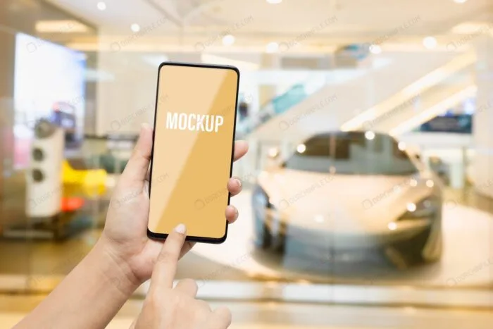 موکاپ موبایل در دست خانم