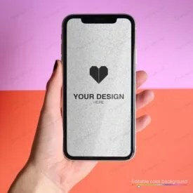 موکاپ موبایل در دست دختر