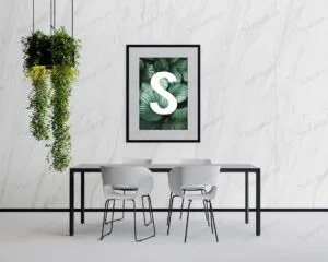 موکاپ قاب عکس در اتاق نشیمن