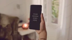موکاپ موبایل در دست زن
