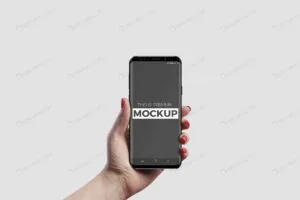 موکاپ موبایل در دست خانم